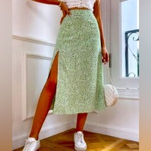 GIVE AWAY with any purchase | Brand New Floral Split Skirt Size S